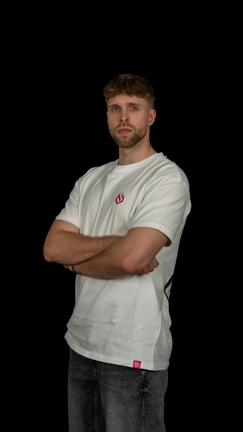 Kamilius — kapitán v bojovém postoji před zápasem na Streamers Clash